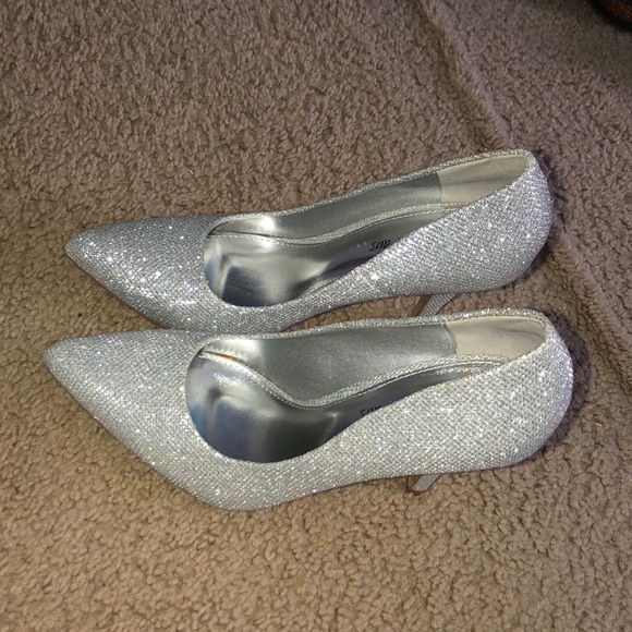 Dream Pairs Women’s size 7 - Picture 2 of 5